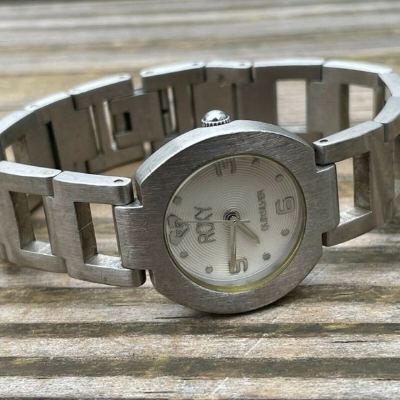 Roxy Quiksilver Ladies Wrist Watch Analog Silver Tone Quartz Metal Band Watch - Picture 3 of 12